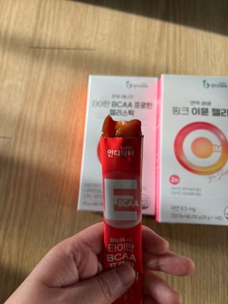 인디닥터 면역 생생 핑크 이뮨 젤리 + 타이탄 BCAA 프로틴 젤리스틱 — 3.5점을 준 리뷰어가 2022년 5월 올린 사용 사진