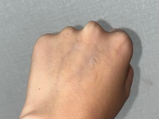 나우 [리브엠] 123억개 엑소좀으로 채운 눈부신 광채, 엑소코어 화이트닝 텐션 앰플 — 4점을 준 리뷰어가 2023년 11월 올린 사용 사진