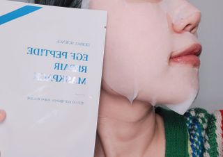 선경코스메디 [NCOSTI] 엔코스티 EGF 펩타이드 리페어 마스크팩 10매입 — 4점을 준 리뷰어가 2022년 3월 올린 사용 사진