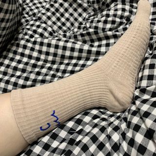 카우아이 필라테스 기어 / 스튜디오 운동을 도와주는 일체형 논슬립 발가락 양말 — 3.5점을 준 리뷰어가 2021년 2월 올린 사용 사진