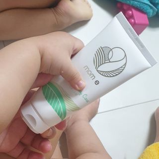 mom e 맘이 내추럴 베이비 케어 크림+바디오일 — 5점을 준 리뷰어가 2021년 1월 올린 사용 사진