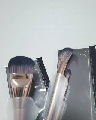 [툴앤썸] 라운드 파운데이션 브러시+사선 쉐딩 브러시+블렌딩 브러시 — 4.5점을 준 리뷰어가 2021년 6월 올린 사용 사진