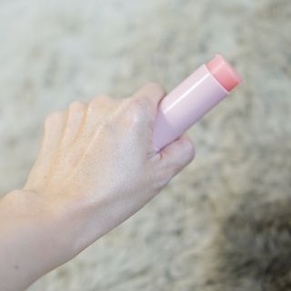 바르는뷰티 데생멀티밤 식물유래성분 97 저분자콜라겐 피부수분 미백 주름개선 멀티밤스틱 — 5점을 준 리뷰어가 2021년 11월 올린 사용 사진