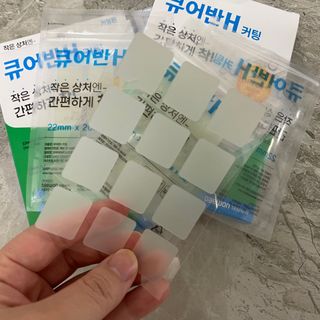 [큐어반H 커팅] 간편하게 떼서 쓰는 자외선차단 습윤밴드 (1팩/30매입) — 5점을 준 리뷰어가 2022년 12월 올린 사용 사진