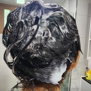프리마인 더이상 뻣뻣하고 효과없는 탈모샴푸는 NO. 근본부터 케어하는 셀베이스 그린티샴푸(500ml) — 5점을 준 리뷰어가 2023년 5월 올린 사용 사진