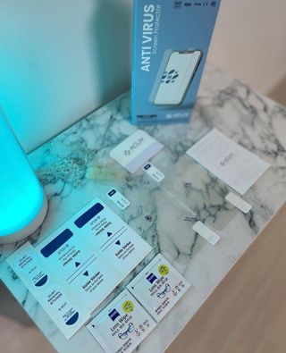 아클리브 Premium 항균 항바이러스 액정 보호필름(iPhone) — 4점을 준 리뷰어가 2022년 10월 올린 사용 사진