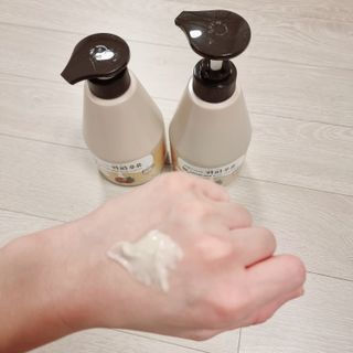 [과일나라] 피부가 마시는 커피우유 바디클렌저&바디로션 — 4점을 준 리뷰어가 2022년 3월 올린 사용 사진