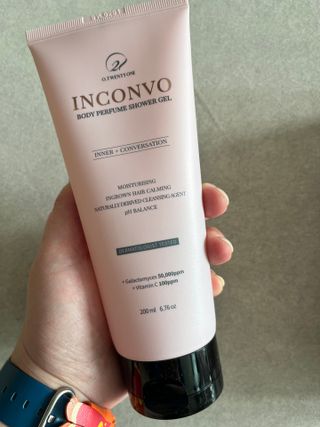 오투에니원 인컨보 바디 퍼퓸 샤워 젤 200ml — 5점을 준 리뷰어가 2023년 2월 올린 사용 사진