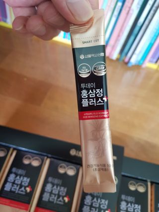서울약사신협_투데이홍삼정플러스스틱_10g x 60포 — 5점을 준 리뷰어가 2021년 7월 올린 사용 사진
