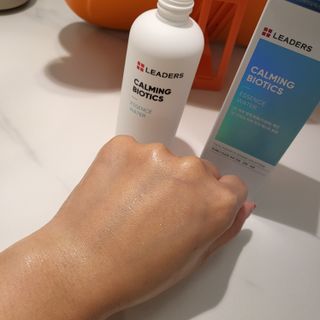 리더스코스메틱 리더스 카밍 바이오틱스 에센스 워터 — 5점을 준 리뷰어가 2022년 5월 올린 사용 사진