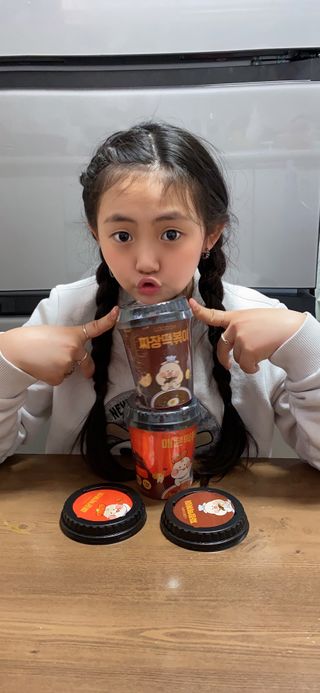 유비쿡 컵떡볶이 매운컵떡볶이2개/ 짜장컵떡볶이 2개  총 4개세트 — 5점을 준 리뷰어가 2021년 3월 올린 사용 사진