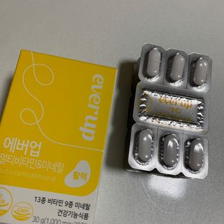 [몸엔용] 에버업 멀티비타민&미네랄, 눈건강 루테인 혈행건강 오메가3, 면역 프로바이오틱스 3종 택1 — 5점을 준 리뷰어가 2022년 4월 올린 사용 사진