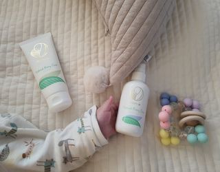 mom e 맘이 내추럴 베이비 케어 크림+바디오일 — 5점을 준 리뷰어가 2021년 1월 올린 사용 사진
