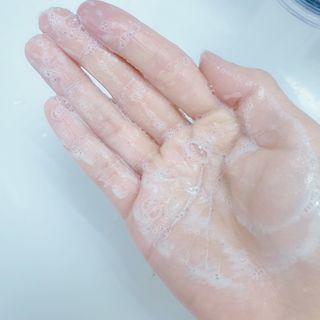 IO 아이오 오늘도 넌 눈부셔 - 데일리 스크럽 클렌징폼 — 5점을 준 리뷰어가 2021년 2월 올린 사용 사진