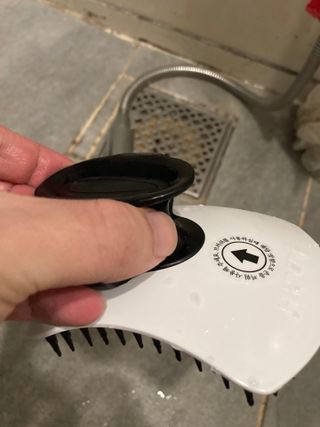 온가족 시원한샴푸 깨끗한두피 샴푸브러쉬 두피스케일링 히트팡블랙에디션 — 5점을 준 리뷰어가 2021년 8월 올린 사용 사진