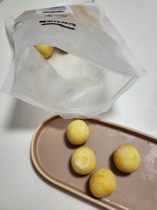 Dog&Ball 독앤볼 [Dog&Ball] 미니찹쌀볼도그 찹쌀치즈볼 — 5점을 준 리뷰어가 2021년 9월 올린 사용 사진