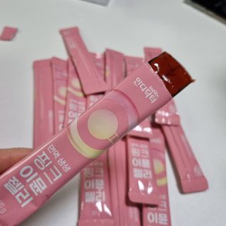 [인디닥터] 면역 생생 핑크 이뮨 젤리 — 4점을 준 리뷰어가 2022년 4월 올린 사용 사진