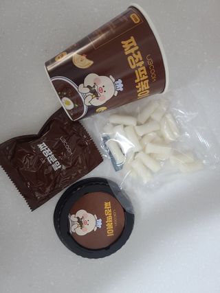 유비쿡 컵떡볶이 매운컵떡볶이2개/ 짜장컵떡볶이 2개  총 4개세트 — 5점을 준 리뷰어가 2021년 2월 올린 사용 사진