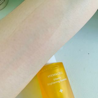 체르엠 스템앤셀 비타민 브라이트닝 에센스 30ml 1개 — 5점을 준 리뷰어가 2021년 9월 올린 사용 사진