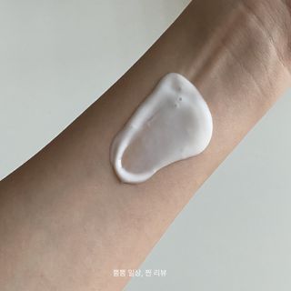 줄라이 모닝 _ JULY MORNING 줄라이모닝 하이드레이팅 퍼퓸드 바디앤핸드 에멀젼 — 5점을 준 리뷰어가 2022년 3월 올린 사용 사진