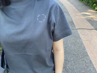 로서울 High Neck T-Shirt Navy, Gray — 5점을 준 리뷰어가 2021년 5월 올린 사용 사진
