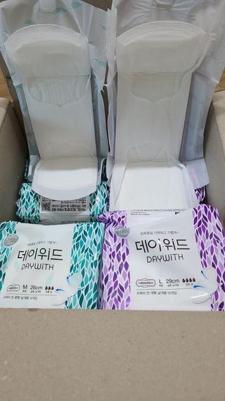 나무드 [데이위드] 국내생산 생리대 가벼운 초 슬림핏 프레쉬 씬 순면커버 생리대 10개입X1팩 — 5점을 준 리뷰어가 2021년 10월 올린 사용 사진