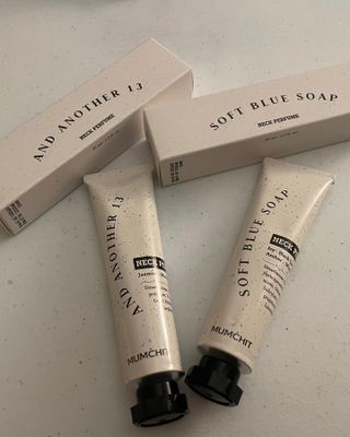 멈칫(MUMCHIT) 넥퍼퓸 NECKPERFUME 2가지 향 — 5점을 준 리뷰어가 2021년 12월 올린 사용 사진