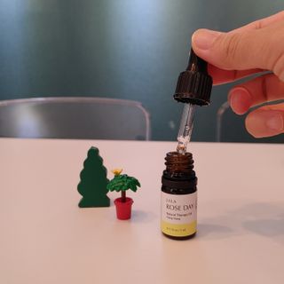 라라로즈데이 시즌2 천연 아로마오일 Y존 케어 속옷향수 이너퍼퓸 5ml  여성의 자존감을 UP시키자 — 4.5점을 준 리뷰어가 2021년 9월 올린 사용 사진