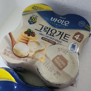 매일바이오 그릭요거트 오리지널 플레인 4개, 로스터리 커피믹스 4개 — 4점을 준 리뷰어가 2021년 12월 올린 사용 사진