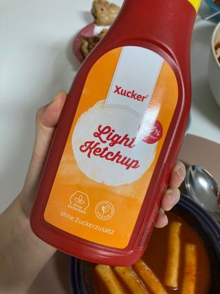 당류2g 자일리톨로 단맛을낸 슈카 퓨어비건 무설탕초콜릿 Xucker vegan 2개입 — 5점을 준 리뷰어가 2021년 4월 올린 사용 사진