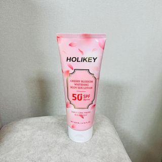 홀리키 체리 블러썸 화이트닝 바디 선 로션 — 5점을 준 리뷰어가 2023년 7월 올린 사용 사진
