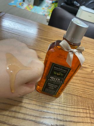 체코 비건화장품 마뉴팍투라 향좋은 맥주 샤워젤 (300ml) — 5점을 준 리뷰어가 2022년 6월 올린 사용 사진