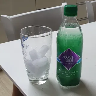 몽베스트 Montbest with Sparkling water Plain 20병 — 5점을 준 리뷰어가 2022년 9월 올린 사용 사진