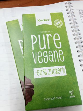 당류2g 자일리톨로 단맛을낸 슈카 퓨어비건 무설탕초콜릿 Xucker vegan 2개입 — 3.5점을 준 리뷰어가 2021년 4월 올린 사용 사진