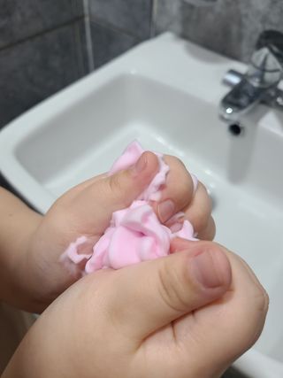 주식회사 권브라더스 [권브라더스] 목욕놀이 필수템, 핑키공주 유아버블클렌저 300ml 대용량 몽글몽글 구름 속 딸기향 — 5점을 준 리뷰어가 2022년 1월 올린 사용 사진