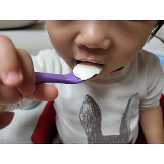 매일바이오 그릭요거트 오리지널 플레인 4개, 로스터리 커피믹스 4개 — 4.5점을 준 리뷰어가 2021년 12월 올린 사용 사진