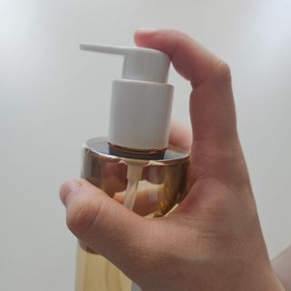 스킨1004 [SKIN1004] 마다가스카르 센텔라 라이트 클렌징 오일 200ml — 5점을 준 리뷰어가 2024년 7월 올린 사용 사진