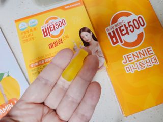 [광동제약] 비타500데일리스틱 50포 & 비타500구미 1개 — 5점을 준 리뷰어가 2021년 12월 올린 사용 사진