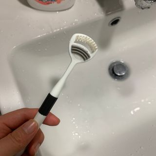 크리오 클리어스 혀백태제거 구취관리 혀클리너 — 5점을 준 리뷰어가 2021년 2월 올린 사용 사진