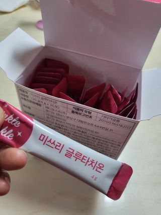 메디포스트 모비타 미쓰리 글루타치온 30포 — 5점을 준 리뷰어가 2023년 1월 올린 사용 사진