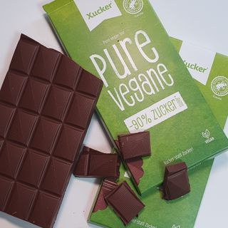 당류2g 자일리톨로 단맛을낸 슈카 퓨어비건 무설탕초콜릿 Xucker vegan 2개입 — 4점을 준 리뷰어가 2021년 4월 올린 사용 사진