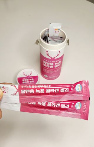 [몸엔용] 녹용 담은 탱탱 콜라겐 녹용 콜라겐 젤리 15g x 20포 — 5점을 준 리뷰어가 2022년 4월 올린 사용 사진