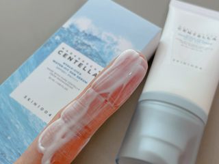 [스킨1004] 마다가스카르 센텔라 히알루-시카 워터핏 선세럼 50ml — 5점을 준 리뷰어가 2024년 5월 올린 사용 사진