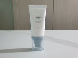 [스킨1004] 마다가스카르 센텔라 히알루-시카 워터핏 선세럼 50ml — 5점을 준 리뷰어가 2024년 5월 올린 사용 사진