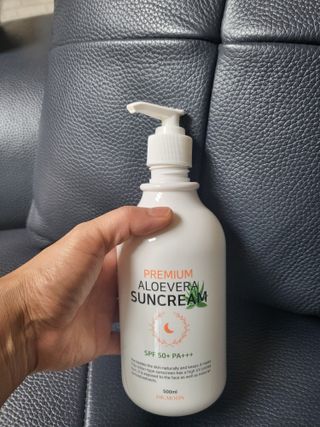 [닥터문] 프리미엄 알로에베라 선크림 500ml — 5점을 준 리뷰어가 2022년 7월 올린 사용 사진