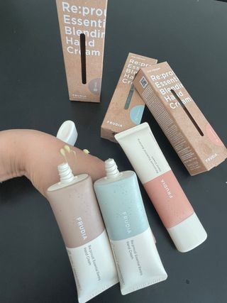 [후르디아] 끈적임 없는 착한성분 비건  핸드크림 3종 — 5점을 준 리뷰어가 2023년 12월 올린 사용 사진
