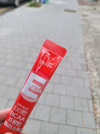 [인디닥터] 타이탄 BCAA 프로틴 젤리스틱 — 5점을 준 리뷰어가 2022년 5월 올린 사용 사진