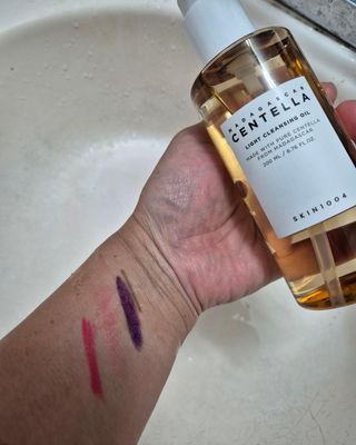 스킨1004 [SKIN1004] 마다가스카르 센텔라 라이트 클렌징 오일 200ml — 5점을 준 리뷰어가 2024년 7월 올린 사용 사진