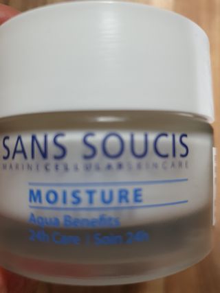 산수시 아쿠아 베네핏 24h 수부지 물광 속건조 수분크림 50ml — 5점을 준 리뷰어가 2021년 7월 올린 사용 사진