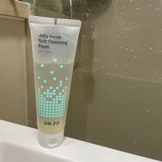 닥터에프파이브 젤리스크럽 소프트 클렌징폼 120ml — 4.5점을 준 리뷰어가 2022년 6월 올린 사용 사진